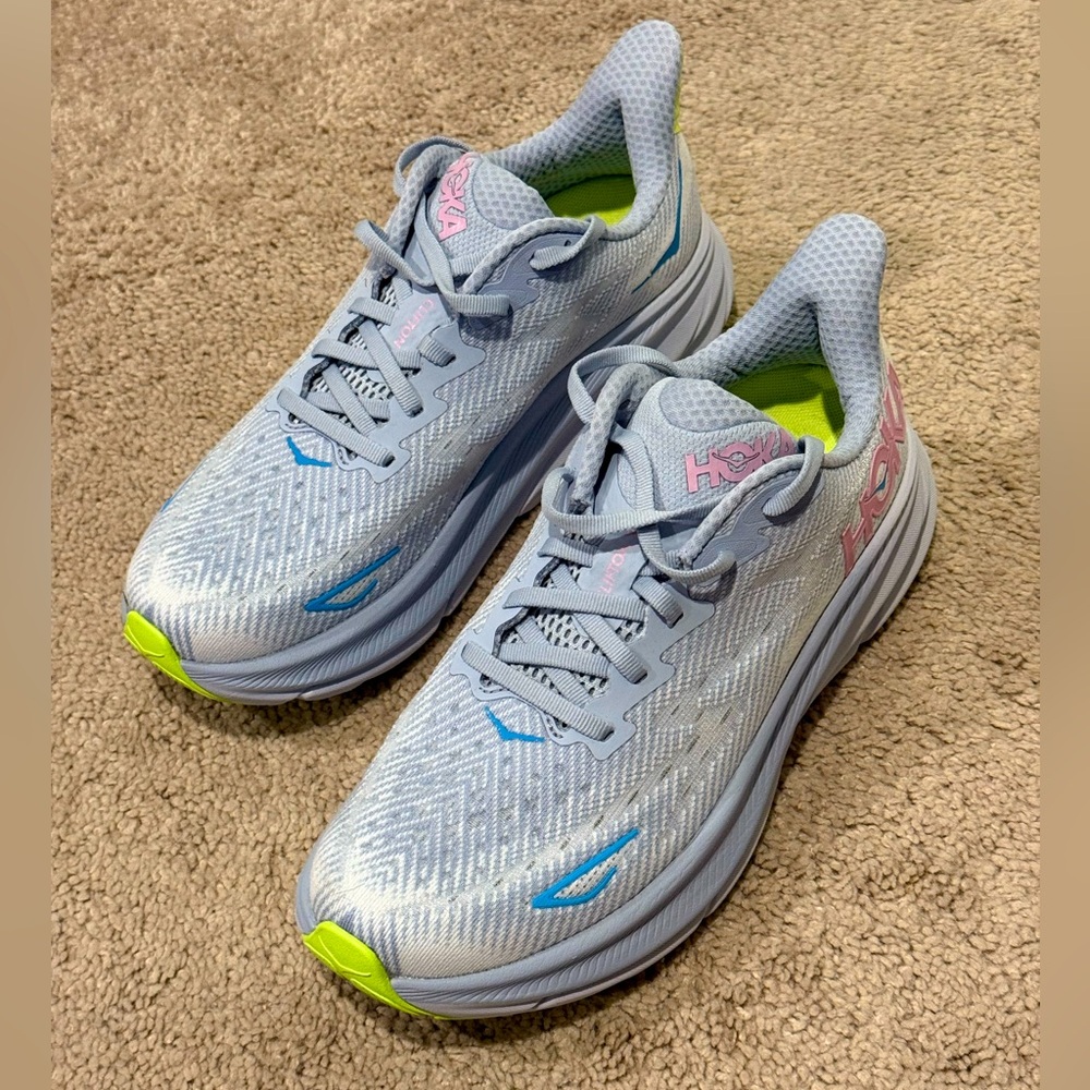 Hoka Clifton 9 running shoes size 8.5